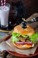 Gros plan sur un plat servi à table