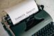 Typewriter met vel papier waarop 'Domain Search' staat getypt
